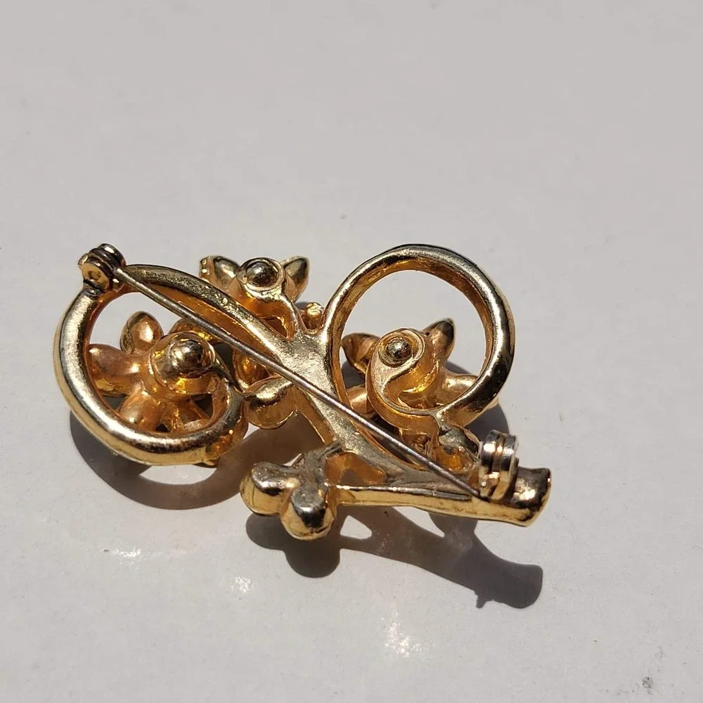 Vintage Gold Tone Rhinestone Floral Spray Brooch Green Clear Small Flower Pin